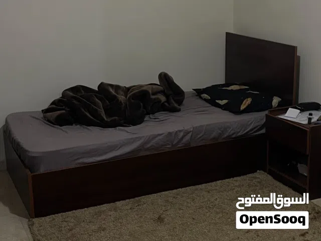سرير مفرد مستعمل للبيع. ( جديد بحالة الوكالة)