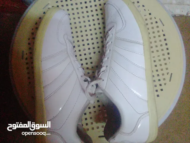 43 Sport Shoes in Zarqa