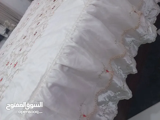 مفرش عرايسي مطرز