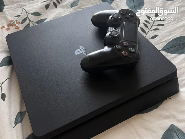 Ps4 good condition with one hand