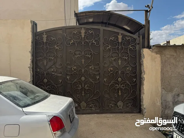 150 m2 4 Bedrooms Townhouse for Sale in Zarqa Dhlail