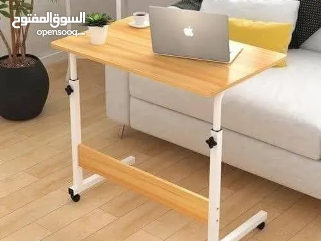 مكتب طلابي عملي ومتنقل بترتيب عصري باللون الخشبي والاسود