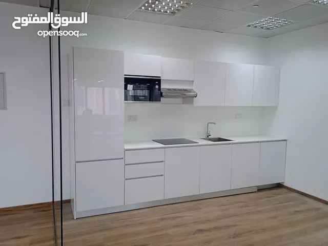 نجاره وصيانة الاثاث والأبواب والمطابخ والكراسي والطاولات وغرف النوم وجميع الاثاث والاخشاب