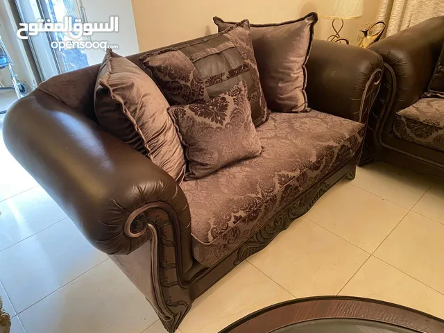 طقم كنب للبيع بحالة ممتازة