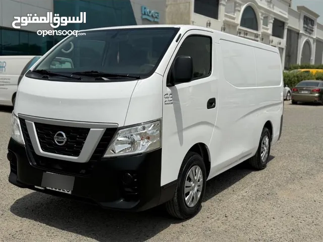 للبيع باص نيسان موديل 2021 البابطين مقفل