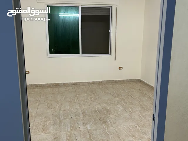 شقة شبه ارضي للبيع مدخلين احدهما مستقل