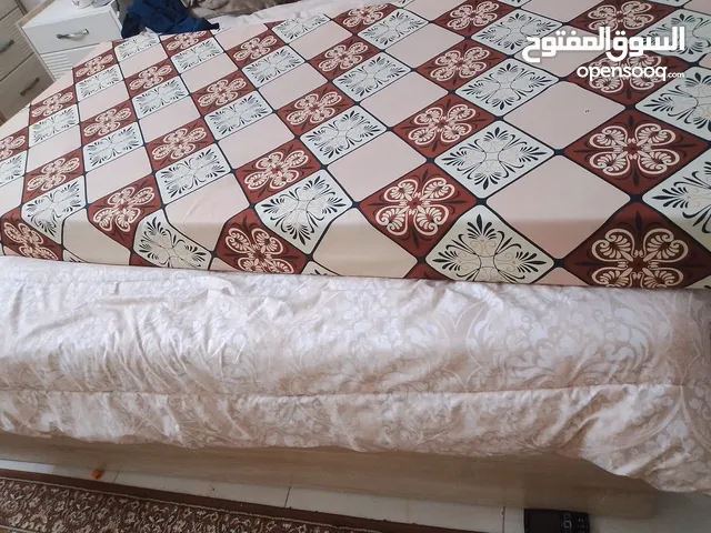 فرشات ضغط عالي عدد 3ب40 ومتفرقات بالمنزل