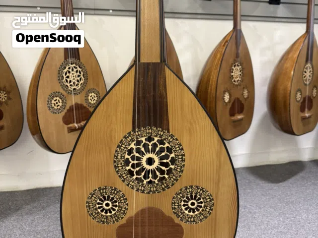 عود العندليب صناعة مصرية جديد فقطط 35 دينار مع شنطة وريشة