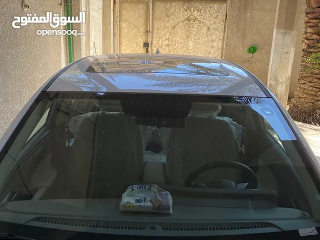 اكسنت 2025 للبيع بحالة الوكالة ماشية (3000) السعر 160 وبيها مجال