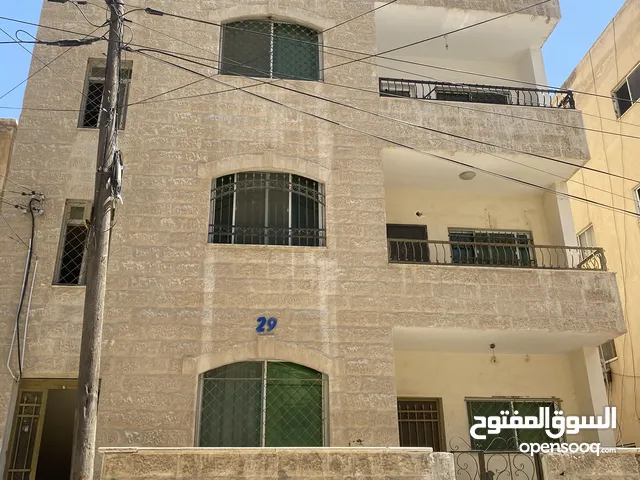 شقة طابقية في جبل طارق للايجار