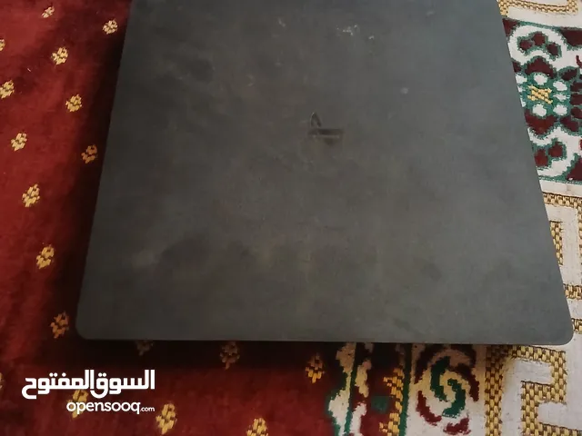 بلاستيشن 4slm وارد الكويت نظيف جدآ معه يدتين واسطوانه فيفا 2021