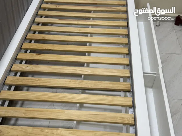 للبيع العاجل مرتبه سرير من ايكيا