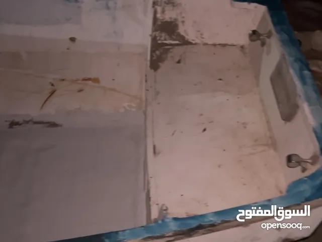 قارب صغير للبيع