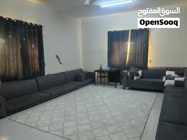 منزل موقع ممتاز مع حديقة