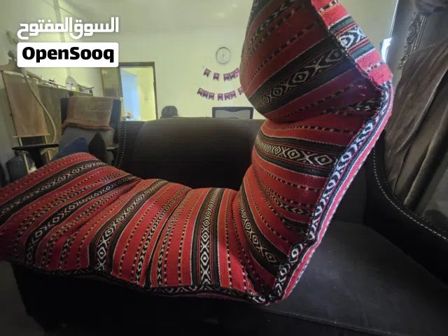 كنبة أرضية يمكن فردها بدرجات مختلفة