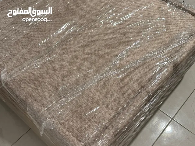 طاولة تنجيد