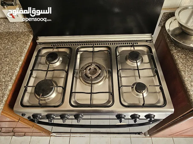 Excellent Condition MasterGas 5 burner cooking range for Sale