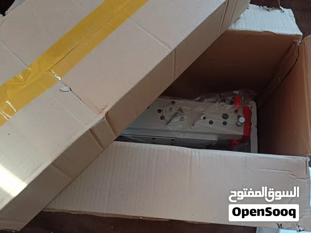 ماكينات خياطه   ممتاز وقابل للتفاوض جديد بل كرتوني لم تستخدم نهاية الفخامه ماركه وجدا عاليه
