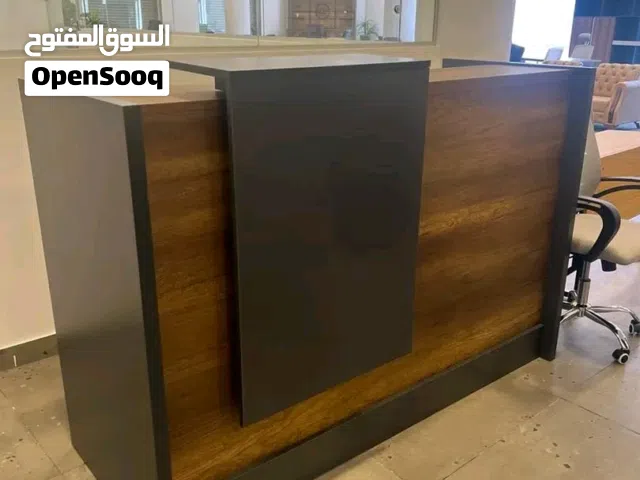 مكاتب استقبال.. كنبات انتظار. صالونات