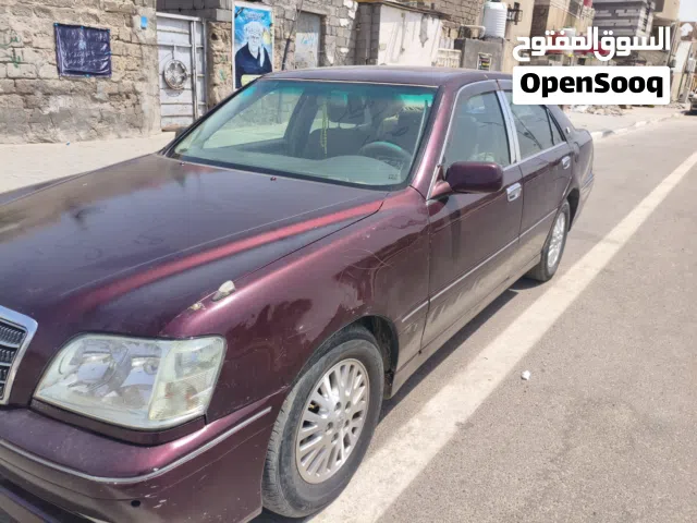 2000 تويوتا كراون Crown
