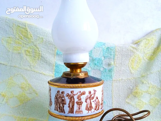 أباجور إيطالي أنتيك من البورسلين الحر مطلي بماء الذهب