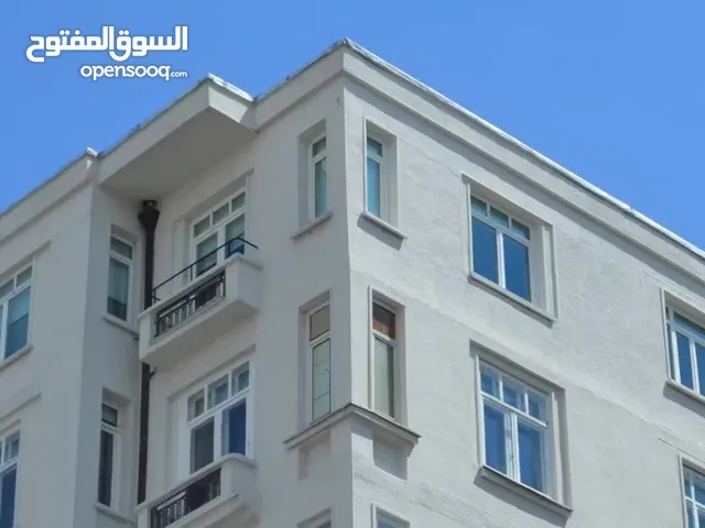 أرض سكنية للبيع بداية عين زارة بعد حلويات الساحل عاليمين خلف منتزه بي هابي