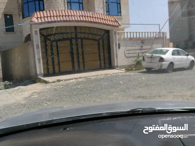 350 m2 More than 6 bedrooms Villa for Rent in Sana'a Bayt Baws