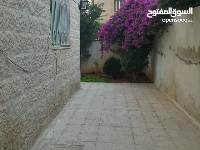 120 m2 3 Bedrooms Apartments for Rent in Amman Jabal Al Hussain