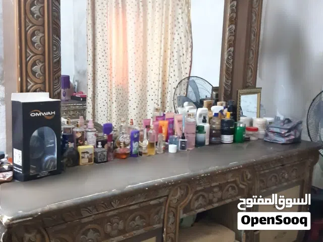 غرفة نوم خليجي تخت مجوز وخزانه 6 ضرفات وكومدينتين وتسريحه وخزانة شماعه مع مرآه للبيع بسعر مغري
