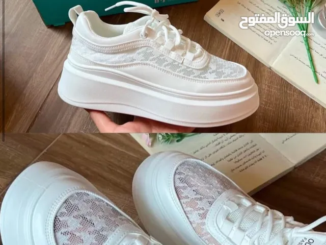 White Sport Shoes in Najaf