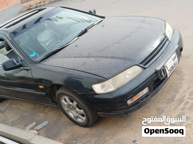 1995 هوندا اكورد Standard