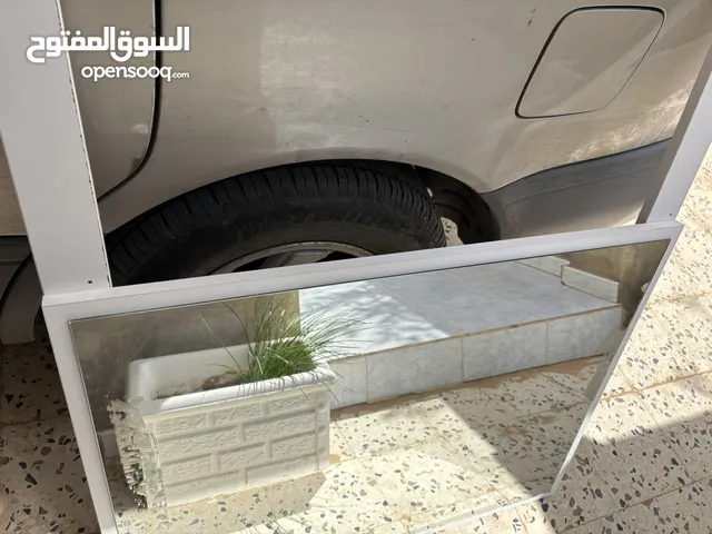 مراية غرفه نوم بيضاء اللون