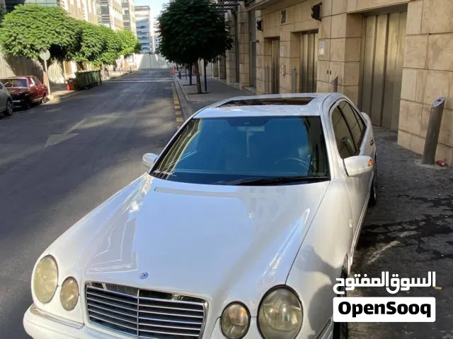 1999 مرسيدس بنز الفئة-E E 200