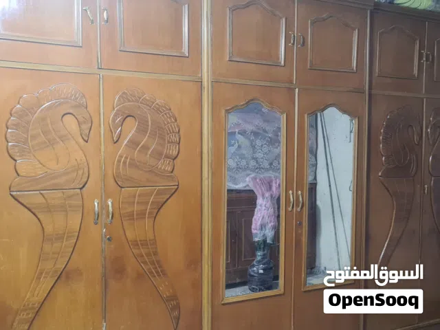 كنتور 6 باب طابقين صاج تزكام مع ميز مراية المراية مكسورةمثل ماواضح بالصورة