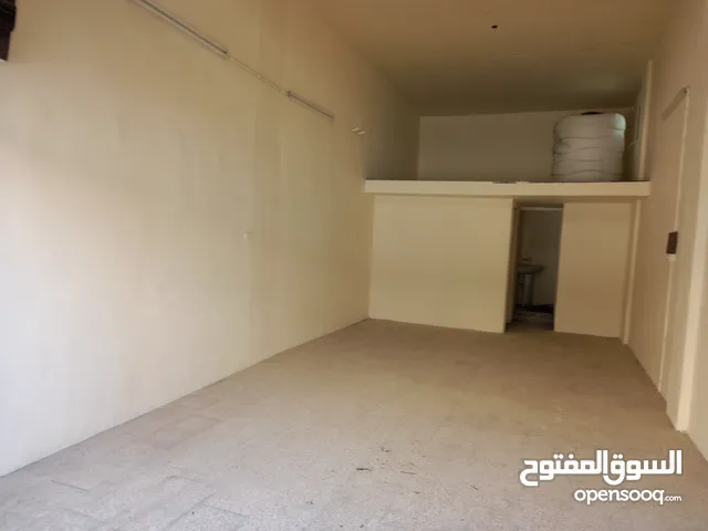 محل تجاري مميز مع سدة مرخصة من الامانة، بالمنطقة الصناعية/ البيادر حوض السهل للايجار