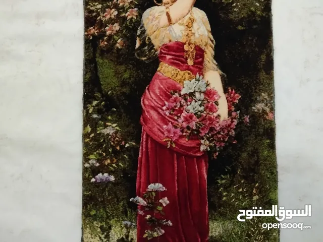 السجادة مصنوعة يدويًا بتصميم فتاة في حالة حب