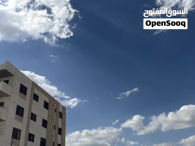 شقة فخمة بمواصفات خاصة مع روف للبيع