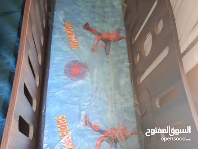 تخت للبيع مع فرشتو استعمال ايام من عمر سنه ل 4سنوات