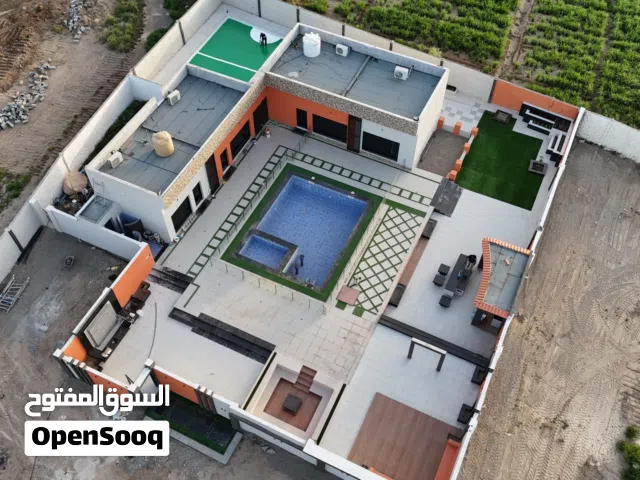 أستراحة جديده في أرض كبيره مع امكانية اضافة أستراحات في مركز الولاية
