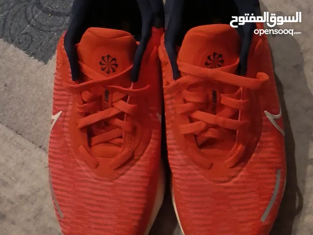 لون احمر مدي علي بينك Nike renew size 42 (original)