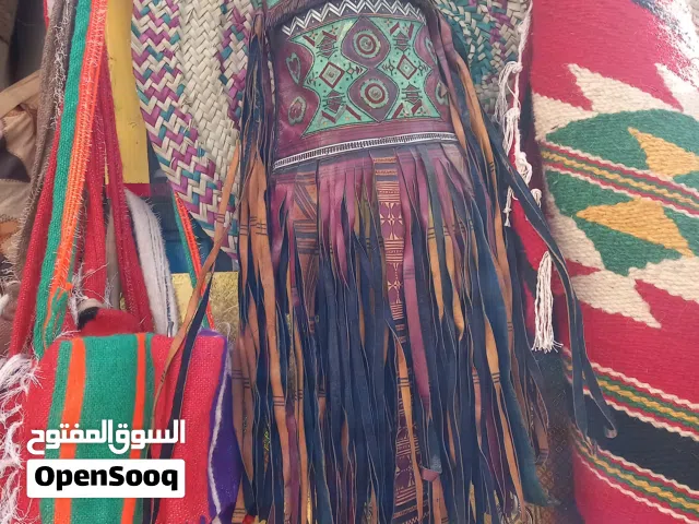يوجد لدينا كى ماهو تحف وانتيكا ومقتنيات شعبيه