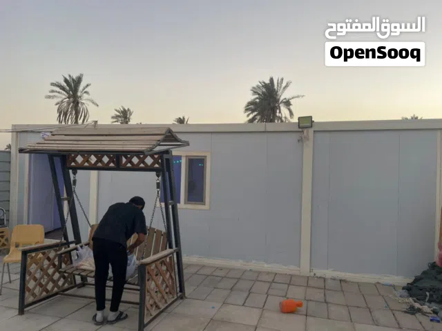 كرفان طوله 9 متر بي مطبخ وكامل جديد زيرو ما مستخدم ولله مشترينه حته محد ستخدمه تجي تكلبه عله راحتك