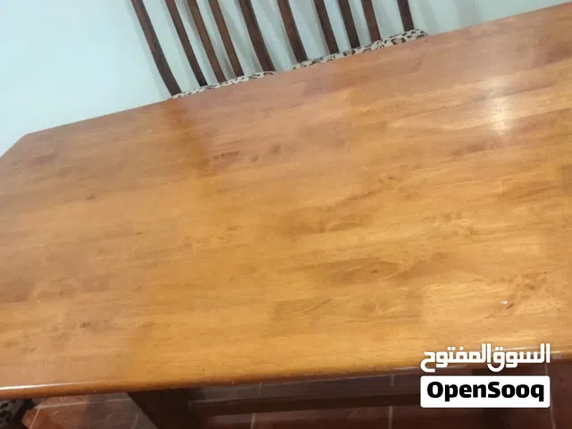 طاولة سفر بحالة وكاله مع 4 كراسي طول الطاوله 180 العرض 43 المهتم يتواصل ع للرقم