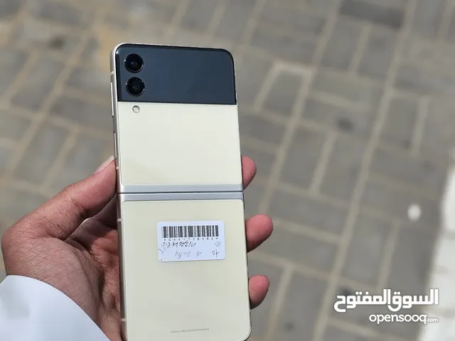 Samsung Galaxy Z Flip3 5G 256 GB in Muscat