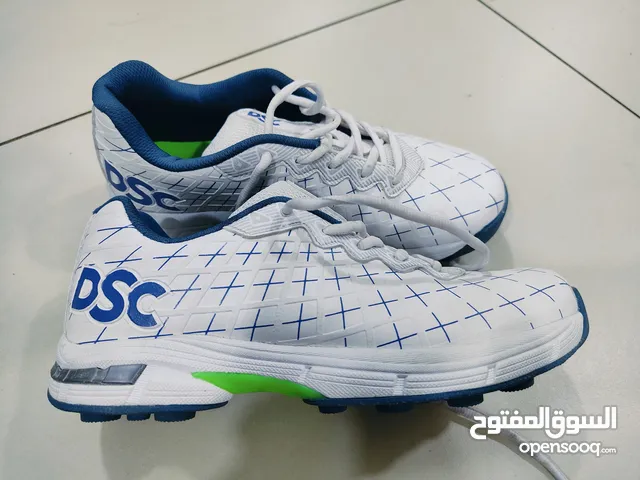 sports shoes DSC