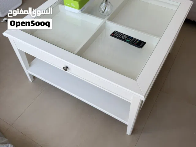 طاوله فخمه للصاله مع سطح زجاجي من ايكيا