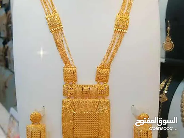 *اطقم شيلان واطقم حلبي راقيه مطليه بمآء الذهب اصليه وجوده اصليه نسخ الذهب شكل ولون