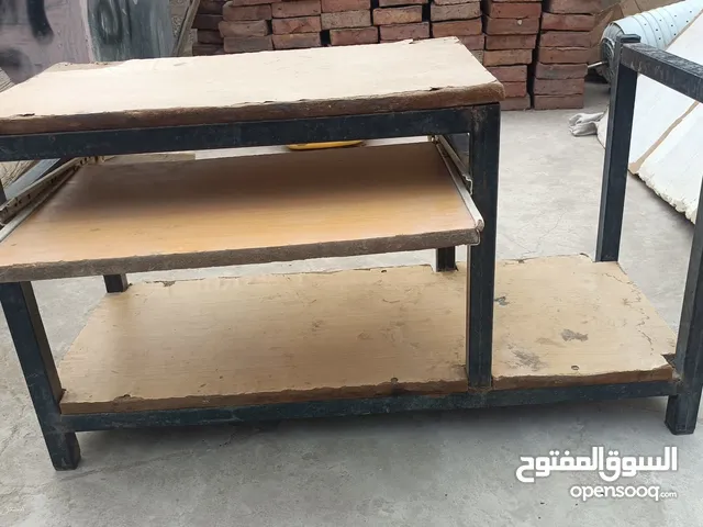 طاوله للكمبيوتر المكتبي والشاشه او لاجهزة اللاب توب مع درج سحاب للكيبورد