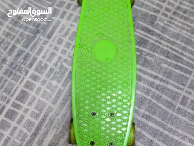 skate board مخصص من عمر 6 سنين الى عمر ال17 مستعمل بس بحالة جيدة جدا
