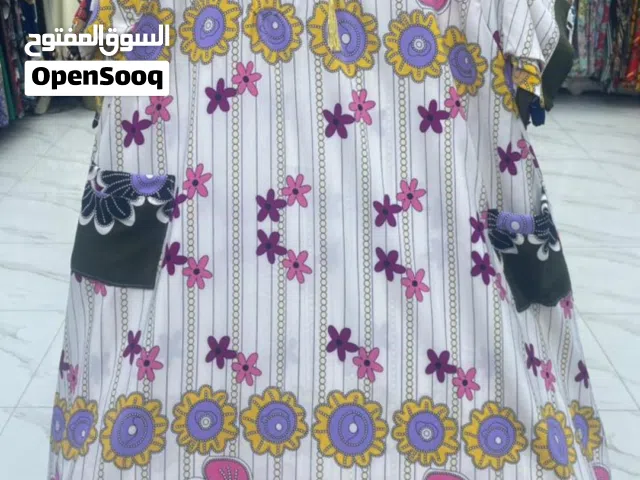 جلابيات وطرح وملابس نسائية